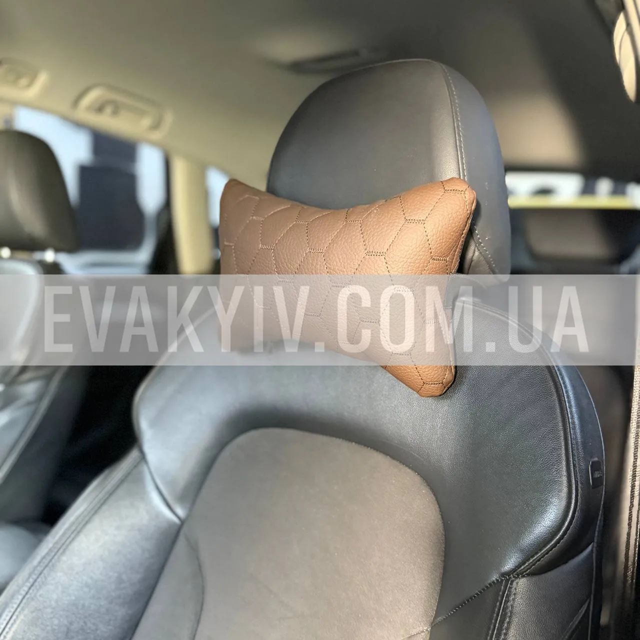 Подушка підголовник в авто коричнева - фото 4
