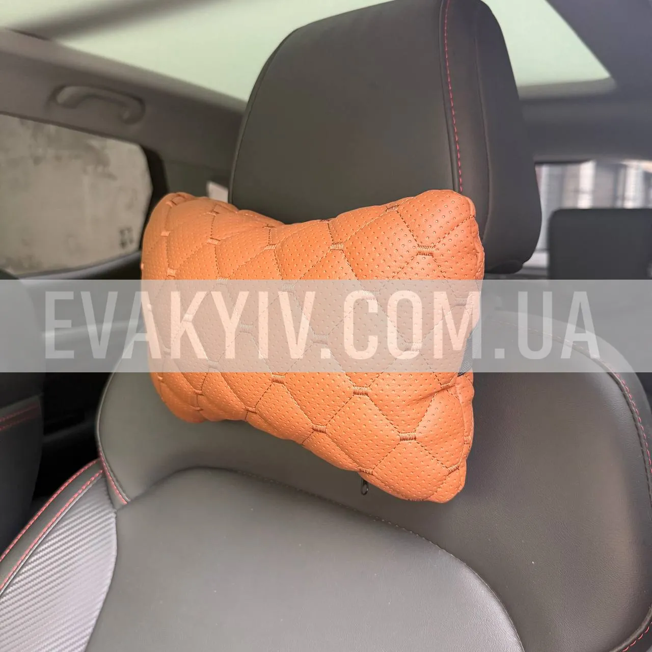 Подушка підголовник в авто коричнева - фото 3